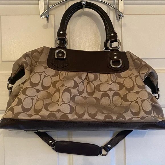 ⭐️ COACH Ashley Signature Satchel, F15440 - Picture 17 of 17